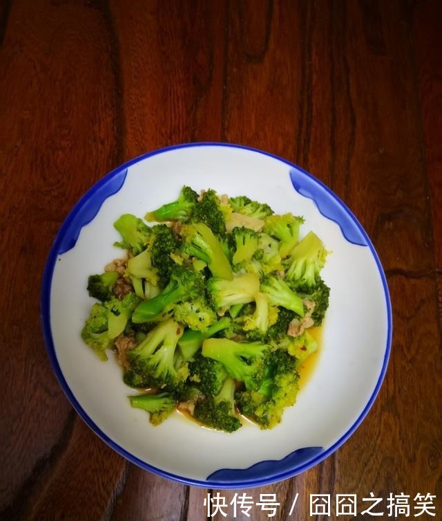 “西兰花”有人焯水!有人直接炒!酒店大厨说这样做,又脆又入味