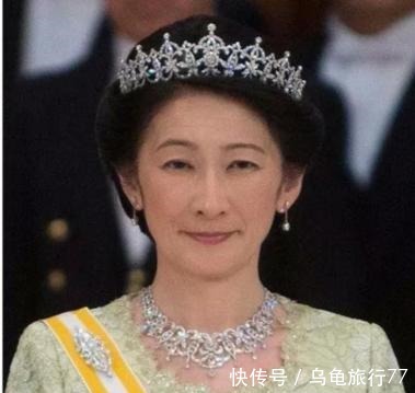 手持|雅子皇后手持3顶王冠,纪子妃也有2顶专用,两人差距不大