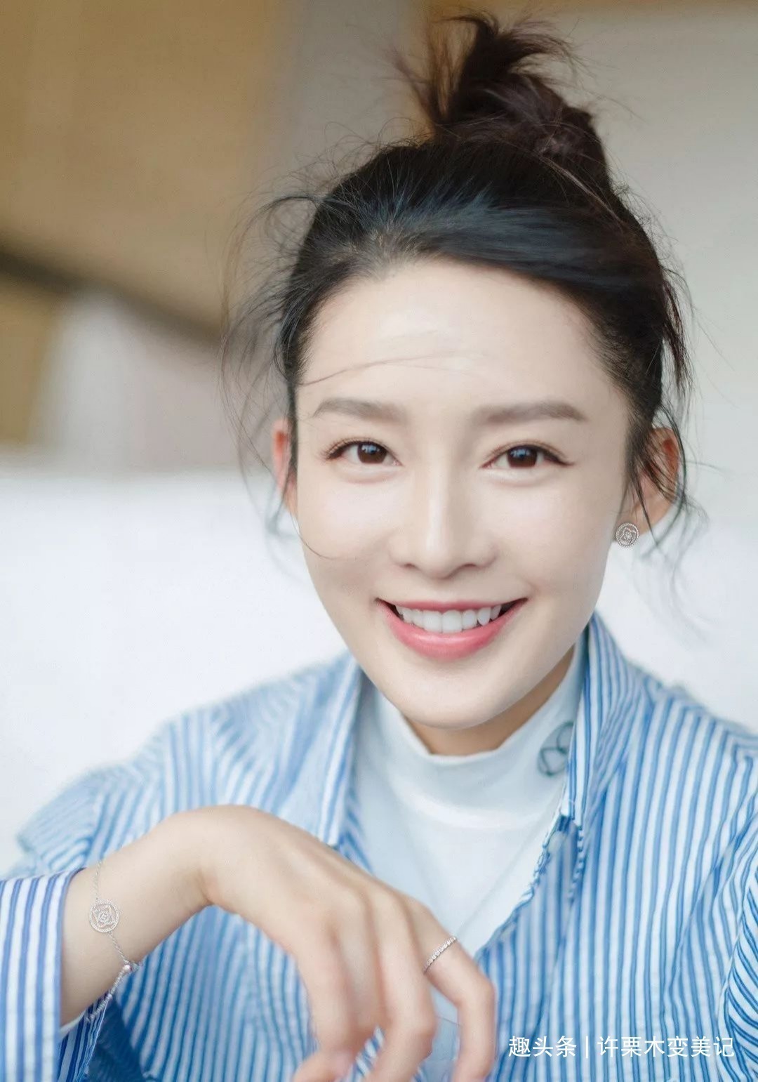 手镯 女人适合戴“手镯”还是“手表”三个理由告诉你,戴错很尴尬