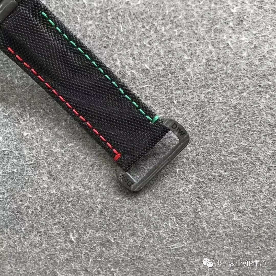 忠一表业:搭载自产4130机芯,N厂碳纤维迪通拿定制版到底如何?