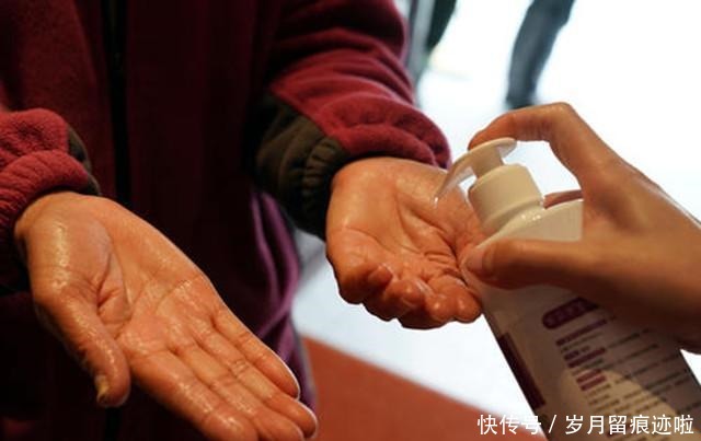 朋友生日请吃饭,桌上只有一个“南瓜”,大家说他抠,切开后懵了