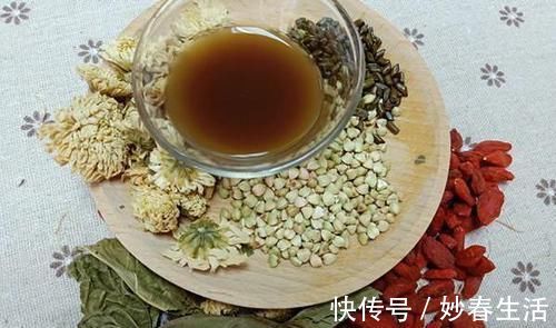 淡黄色|眼睛出现3情况,血脂已经挤满血管,常用2方法,清掉多余血脂