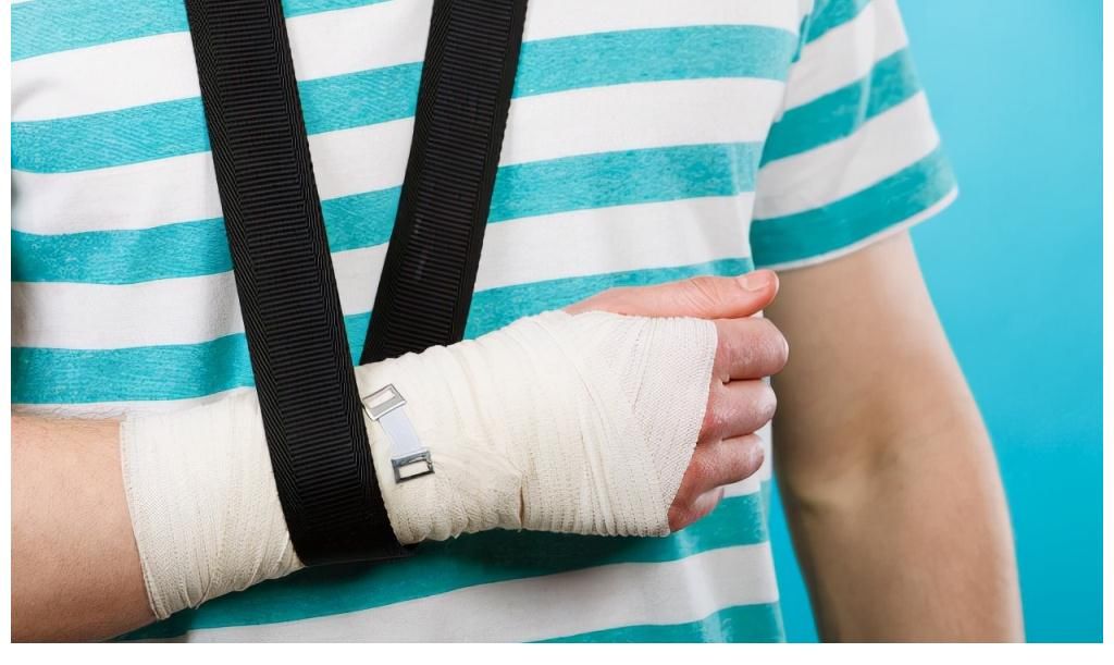 补充蛋白质|48岁大哥一年骨折3次，医生：3种食物每天吃，骨头“碎成渣”