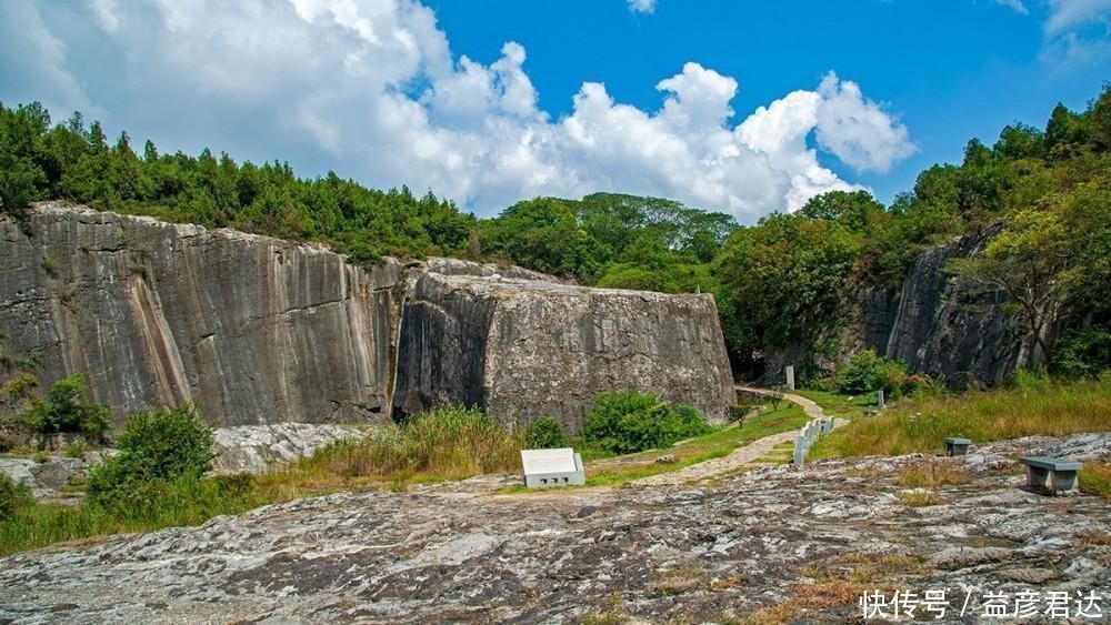 石碑|约3.1万吨的超级石碑：开工1.5年丧生3000人，却烂尾至今600年