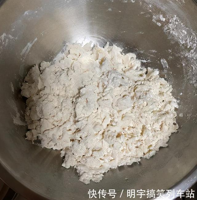 酵母|发面时,别只加酵母跟白糖!再加这一样,8分钟发满盆,香软蓬松