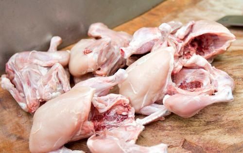 炖鸡汤时，直接炖还是先焯水？都不对，多做一步，鸡肉嫩鸡汤鲜