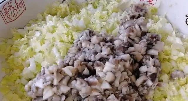 包饺子别放肉和鸡蛋了,用它做馅料,比肉饺子还香,营养还补钙