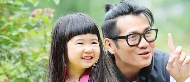 黄磊|有种逆袭叫曹格女儿，曾被吐槽像蜡笔小新，褪去婴儿肥后却很漂亮