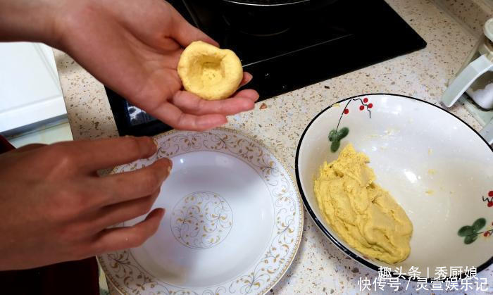 真香|别瞧不起玉米面,教你个秘制做法,我家三天两头就做,真香