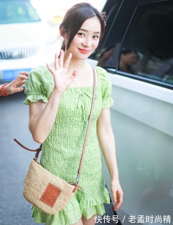 衬衫|初夏要穿得清爽有气质,学学清甜色彩的搭配