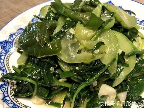韭菜|它是天然“清肠菜”,每天吃一些,排出体内“垃圾”,腰肢变瘦了