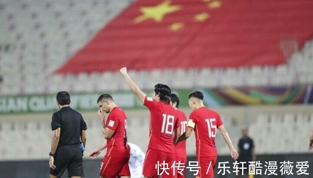 名单|新消息!曝国足集训名单40人,无归化球员,李铁首发阵被弃用