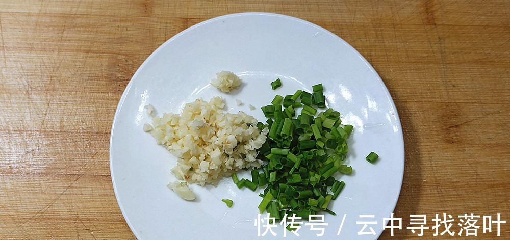 豆瓣酱|夏天没有胃口,教你制作“臊子凉粉”,成菜酸辣爽口,比吃肉过瘾!