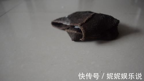 划痕|瓷砖上留下划痕怎么办?不用换新砖,老师傅教你一招,轻松修复
