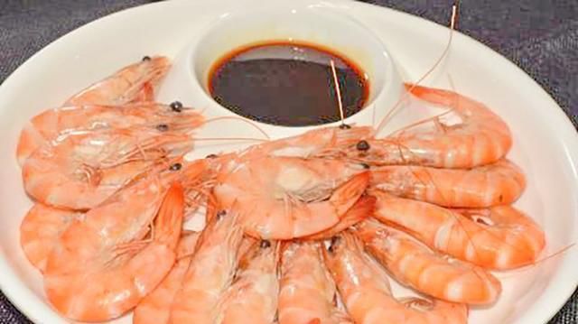  不行|煮虾时，加入生姜和食盐可不行，多加这两样，虾肉细嫩又鲜香
