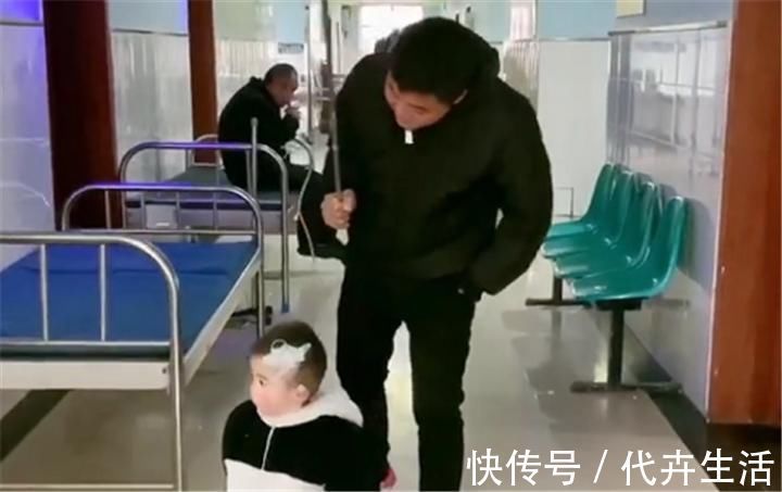 霸气|霸气萌娃在医院输液火了，背着手“视察工作”，领导范十足