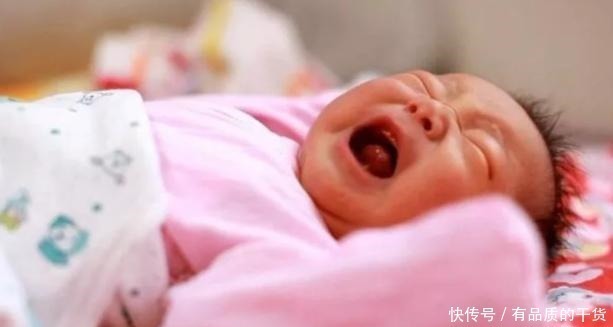 妈妈|为何宝宝抱着走不哭,一坐下就哭闹呢了解原因后就不会觉得烦了!