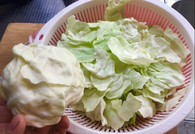 手撕|手撕包菜是过油还是焯水 原来饭店大厨这样做的, 学会受益一辈子