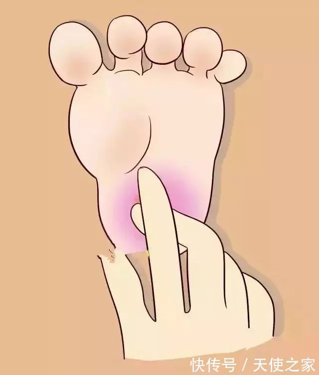 面色|宝宝呛奶差点“变傻”,学会这一个动作,救回宝宝生命!