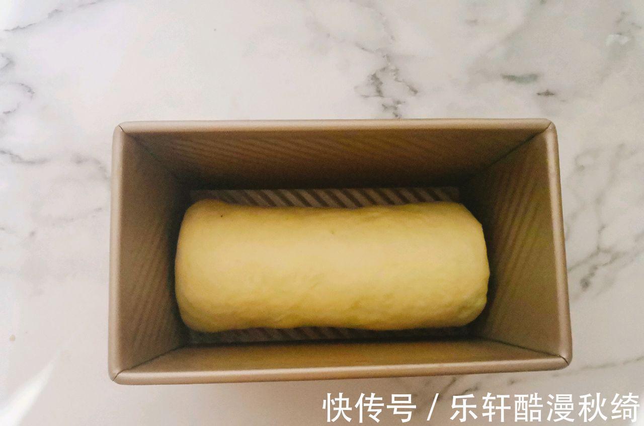 蜜红豆吐司|在家烤个蜜红豆吐司，香甜软糯，每一口都甜在心里