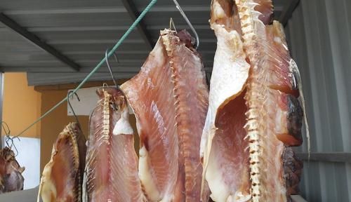 保存腊鱼腊肉，不能直接放冰箱，教你一招，久放不坏口感好