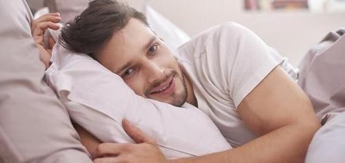 103岁老人抽烟喝酒不运动,长寿秘诀从不碰一事