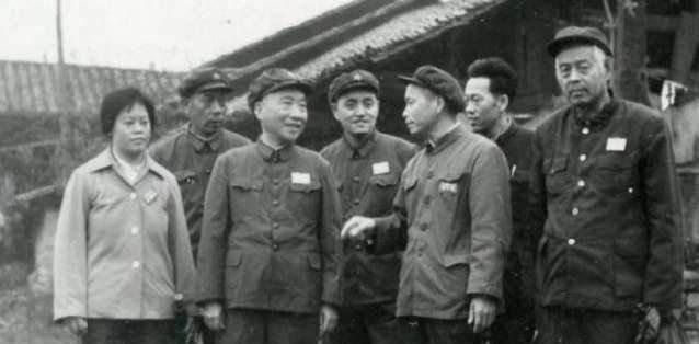 师政委|他18岁就当上了师政委,授衔仪式上仅被授予少将,这是为何