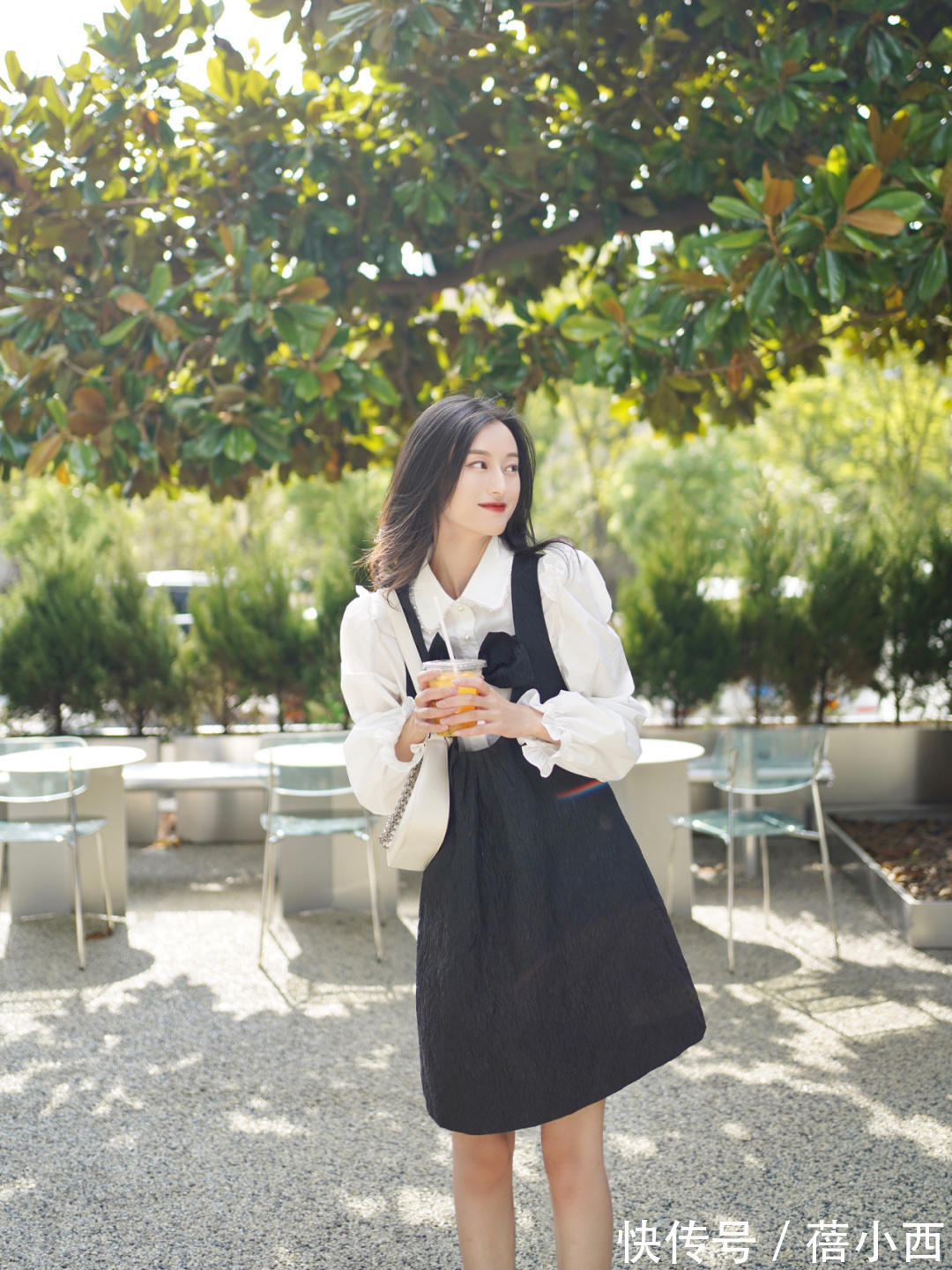 小蛮腰|告别沉闷!秋天穿搭该有新突破,来学这位博主穿搭示范chic又高级