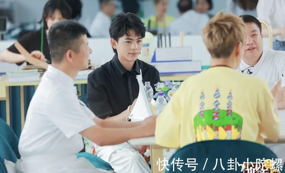 《中餐厅》第二期爆了？龚俊笑声太魔性、宁静变脸超快，收视稳了