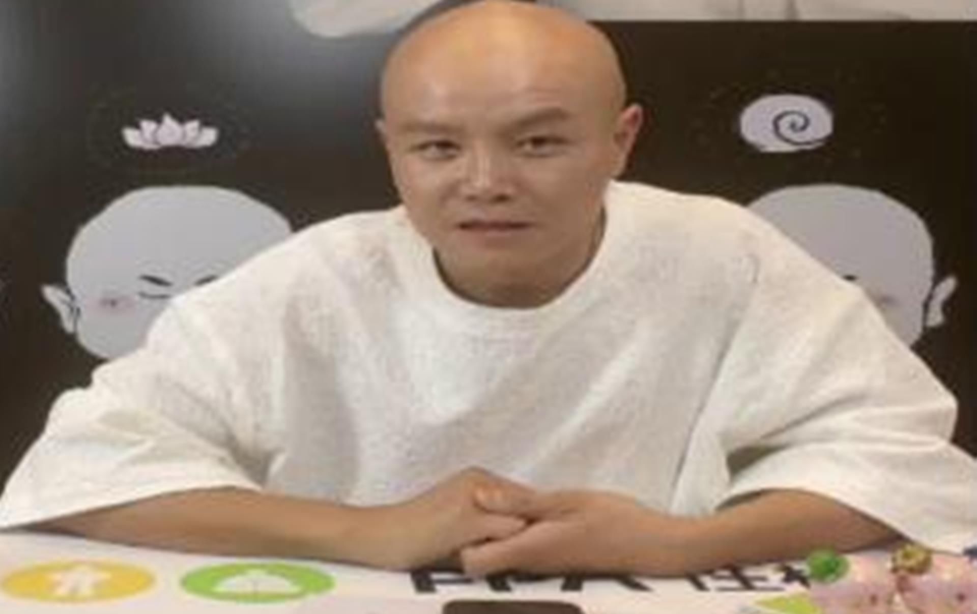 乐嘉首次公开露面，直播间潸然泪下，对《超级演说家》余怒未消