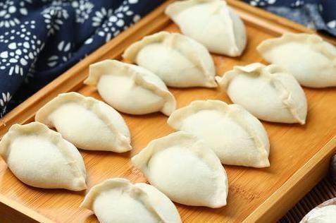 饺子包好别直接放冰箱,易开裂易粘连,教你