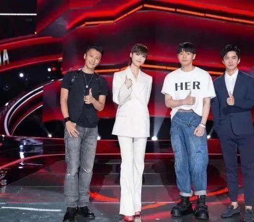 《好声音》迎来首位差评导师,出道15年还不如李荣浩,被指没实力