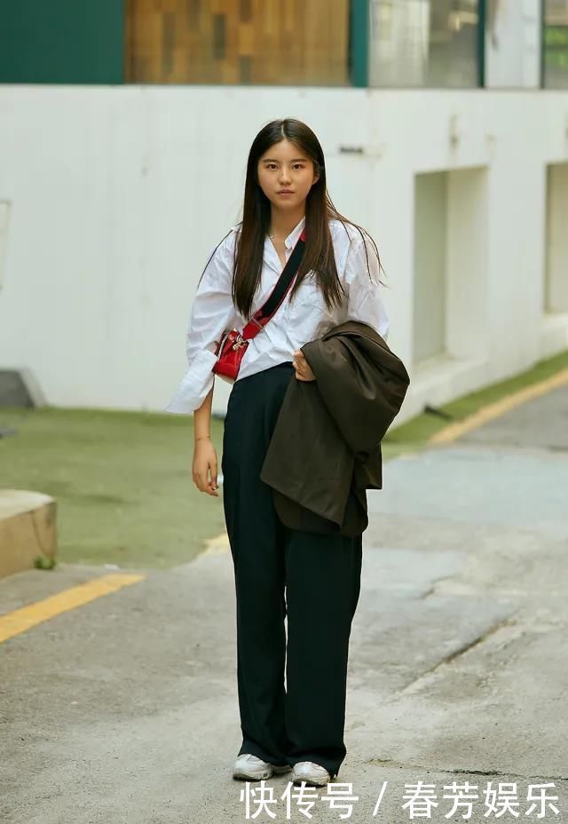 看街拍找灵感韩国女生的“夏日穿搭”好时髦,每套都想照着穿
