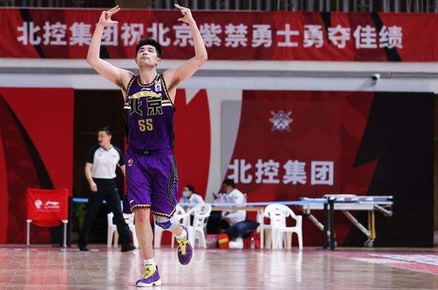 球员|拒绝离队!CBA顶薪球员留在北控男篮,能否被马布里激活?