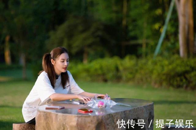 女儿们的恋爱|炒作还是恋爱脑?张雨绮冲冠一怒为蓝颜退出《女儿们的恋爱》