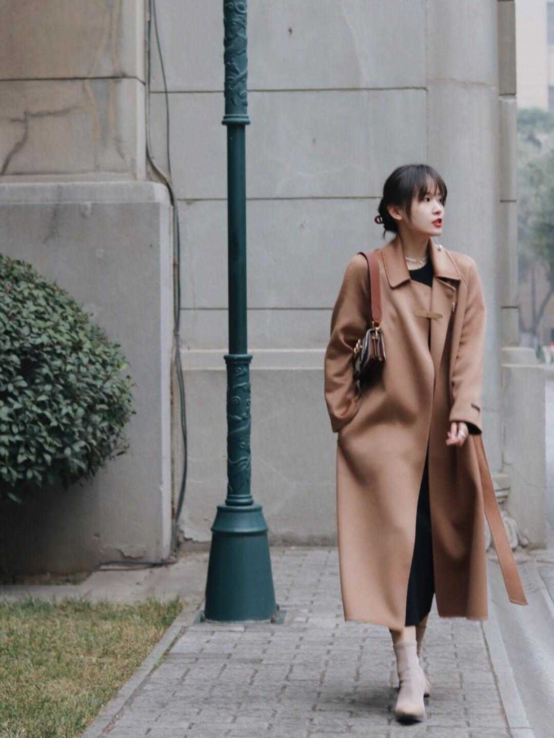 小姐姐|今年流行穿长不穿短,试试这件“及踝大衣”,让你轻松变成大长腿
