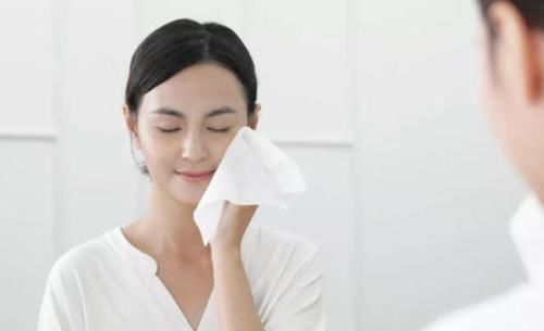 洗脸的4个“坏行为”要避免，教你正确洗脸方式，皮肤干净又水润