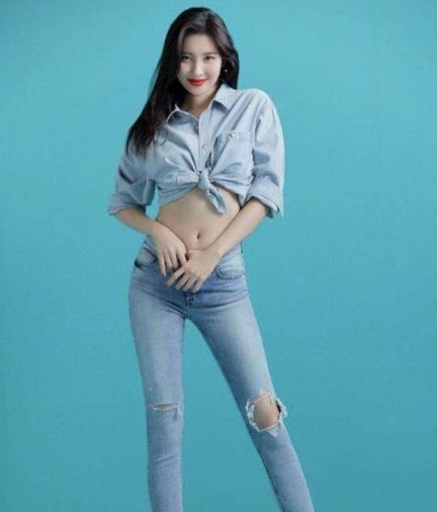 李宣美不愧是南韩腿精,"金丝笼"都能当袜子穿,这