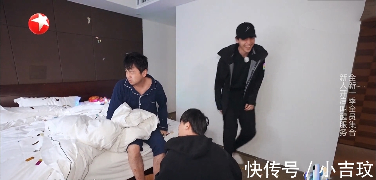 《极挑》王迅被泼水叫醒，郭京飞满头雪，方式不同背后是咖位现实