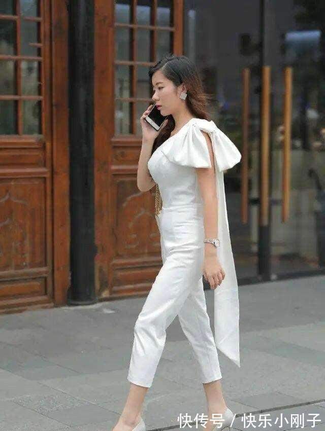 时尚 青春时尚的瑜伽裤装扮,成熟风范带来雍容的气质,搭配轻松