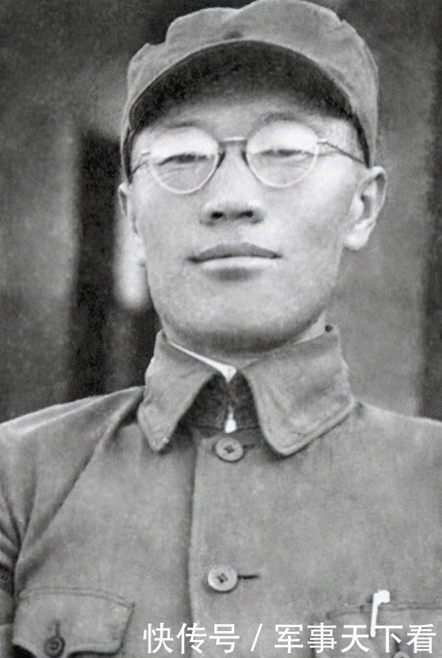 授予|他没有参加过红军,率领一个师投奔八路军,55年被授予中将军衔