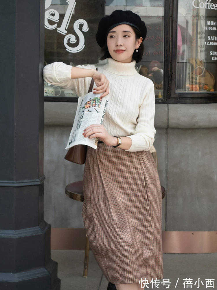 牛仔裤|女人过了40岁,穿毛衣少配牛仔裤,搭配半身裙、阔腿裤更高级优雅