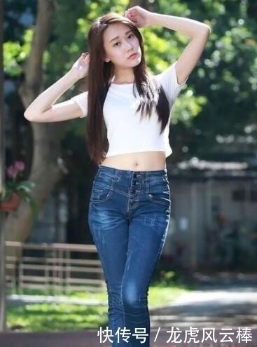 甜美优雅的风格的牛仔裤,穿上不紧绷,修身的版型上身超级显瘦