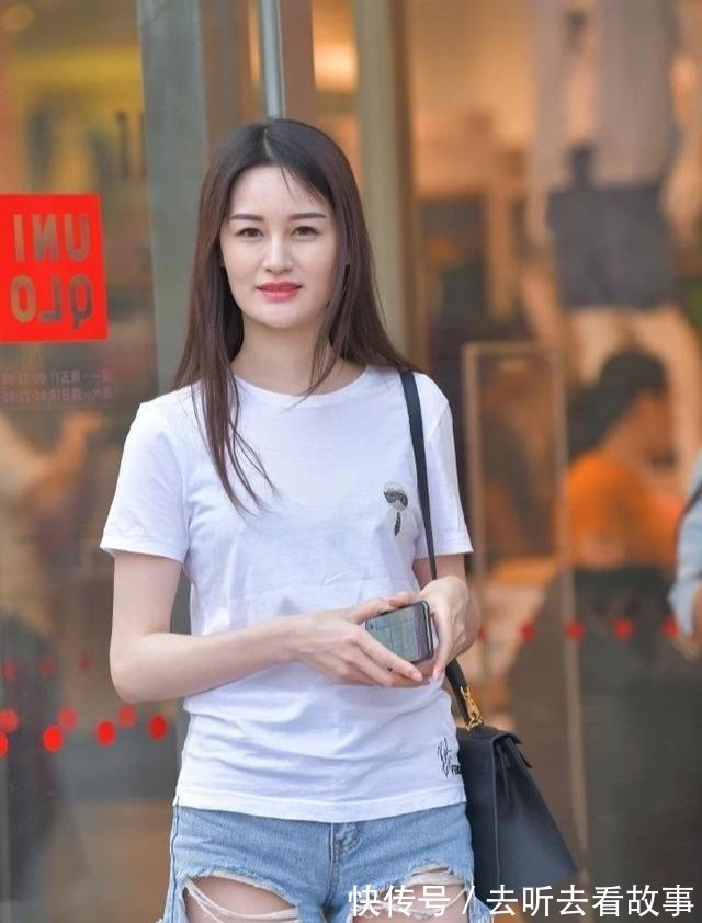 时尚 小姐姐的破洞牛仔短裤,时尚减龄,舒适省心!