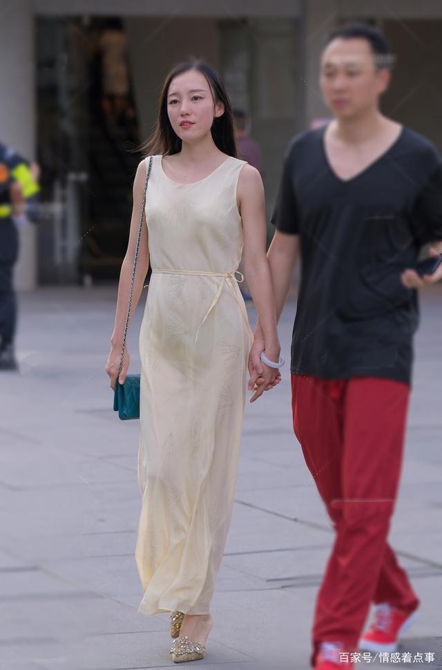 时尚穿搭连衣裙和牛仔裤,两款穿搭有什么不同