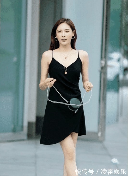 吊带 美女穿着吊带睡衣就上街,惊醒了谁的“盛夏光年”