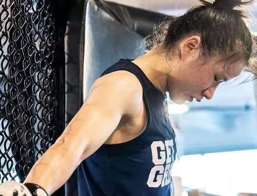 综艺|开场就打,李斯丹妮下手太“狠”,吓懵邓紫棋惊呼:女人果然更狠