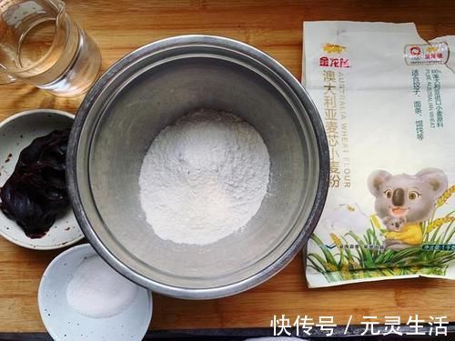 炸糖糕时,用开水和面还是冷水和面?学会1招,个个空心不破皮