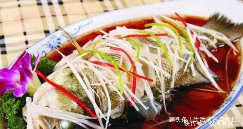 酱油|蒸鱼时,有人放盐也有人放酱油,酒店大厨错了!