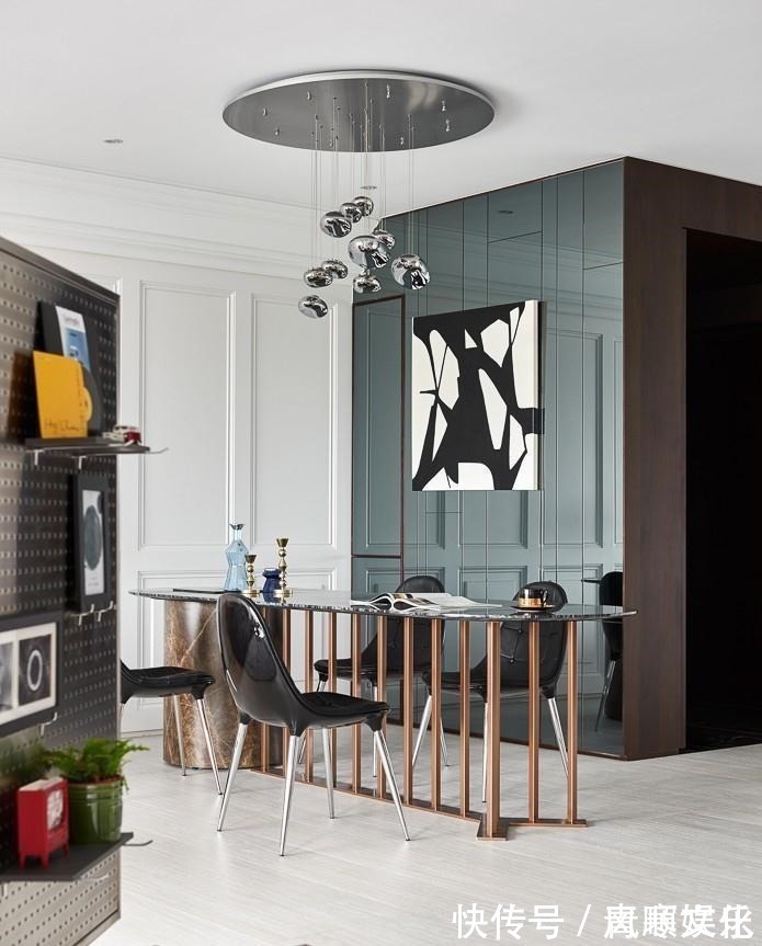 矮墙|实不相瞒,我早看不上传统电视墙了,换个可旋转的矮墙,人见人夸